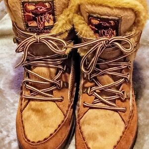 Arapaho Hiking Fur Lined Boots Size 6